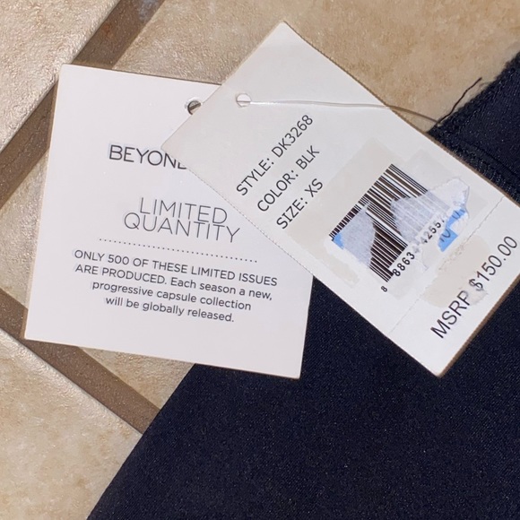 Beyond yoga limited quantity legging NWT - Picture 3 of 8